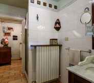 In-room Bathroom 7 Villa Agave 8 in Monteciccardo