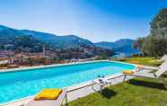 Swimming Pool 4 Villa Baia Blu 12 in Camogli