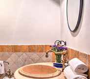 In-room Bathroom 3 Tr-f457-mcas0as - Colle del Sole 7 1