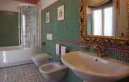 In-room Bathroom 4 Villa Althea 12 in Mango