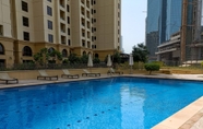 Swimming Pool 2 Marco Polo - Deluxe Waterfront Roomy Apt, Perfect for Groups