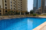 Swimming Pool Marco Polo - Deluxe Waterfront Roomy Apt, Perfect for Groups