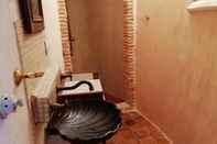 Toilet Kamar La Tour Mandot