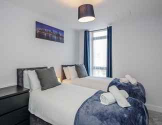Bedroom 2 Watford Cassio Deluxe - Modernview Serviced Accommodation