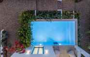 Swimming Pool 2 Majo Suites Hotel