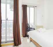 Kamar Tidur 4 Nice And Comfy Studio Apartment At M-Town Residence