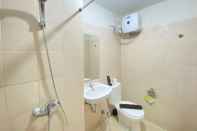 Toilet Kamar Grand 1Br Apartment At Sudirman Suites Bandung