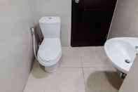 Toilet Kamar Nice And Cozy Studio Apartment At Atria Gading Serpong Residence