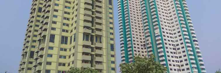 Bangunan Spacious And Homey 3Br At Kondominium Rajawali Apartment