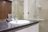 In-room Bathroom Minimalist And Comfort Studio Apartment At Springhill Terrace Residence