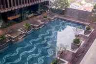 สระว่ายน้ำ Stunning And Strategic 2Br Kemang Village Apartment