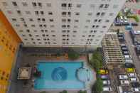 Kolam Renang Minimalist And Combine 2Br At Green Pramuka City Apartment