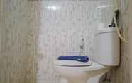 Toilet Kamar 2 Minimalist And Combine 2Br At Green Pramuka City Apartment