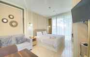 Kamar Tidur 5 Modern Studio Room With Jacuzzi At Art Deco Apartment