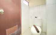 In-room Bathroom 2 Spacious Studio Apartment At Gateway Ahmad Yani Cicadas