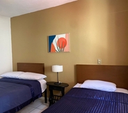 Kamar Tidur 4 Hotel Caracoles Colima