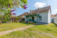 Exterior Rural Homestead Trenkovo