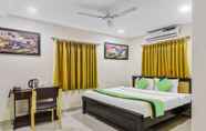 Bedroom 6 Itsy By Treebo - Royal Galaxy Kukatpally