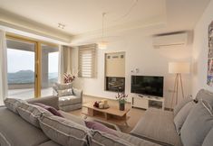 Others 2 Mountainside Villa With Private Pool and Kids Playground Walk to Restaurant