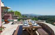 พื้นที่สาธารณะ 2 Elevated Peaceful Villa With Private Heated Pool Jacuzzi and Panoramic Views