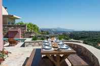 พื้นที่สาธารณะ Elevated Peaceful Villa With Private Heated Pool Jacuzzi and Panoramic Views