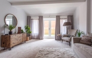 Bedroom 6 Chic Luxurious Townhouse - Central Marlow