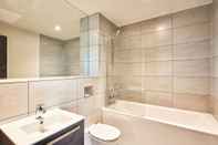 Toilet Kamar Luxurious Chic 1 Bedroom Apartment