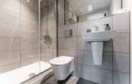In-room Bathroom 6 Luxurious 2 BR Apartment - Gym and Cinema Room - Birmingham City Centre