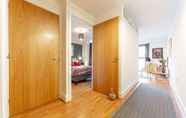 Kamar Tidur 5 Stylish 1 Bedroom Apartment - Central Birmingham Cube and Mailbox