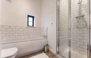 In-room Bathroom 4 Luxury Converted 1 Bedroom Rugby Near M1 and M6