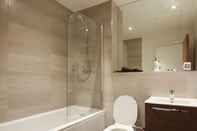 In-room Bathroom 1BR Flat With a Double Bed - New Eton House Residence Slough