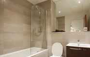 In-room Bathroom 3 1BR Flat With a Double Bed - New Eton House Residence Slough