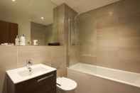 In-room Bathroom 1BR Flat With a Double Bed - New Eton House Residence Slough