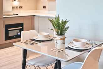 Bilik Tidur 4 Seven Living Bracknell - Luxurious Chic Studio Apartments