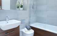 In-room Bathroom 7 Seven Living Broadway Residences - Birmingham City Centre