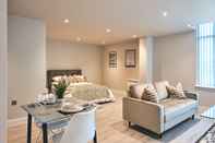 ห้องนอน Seven Living Bracknell - Luxurious Chic Studio Apartments