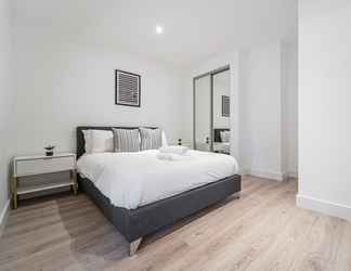 Bedroom 2 Seven Living Residences Solihull - Modern Studios Close to NEC and BHX