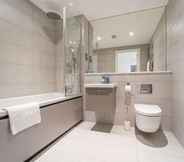 In-room Bathroom 7 Seven Living Residences Solihull - Modern Studios Close to NEC and BHX