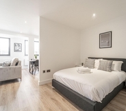 Bedroom 7 Seven Living Residences Solihull - Modern Studios Close to NEC and BHX