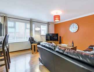 Lobby 2 Stylish 2 Bedroom Apartment Central Exeter Parking on Site