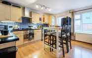 Bilik Tidur 6 Stylish 2 Bedroom Apartment Central Exeter Parking on Site