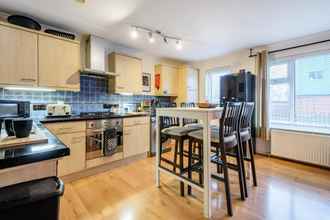 Bilik Tidur 4 Stylish 2 Bedroom Apartment Central Exeter Parking on Site