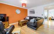 Ruang untuk Umum 2 Stylish 2 Bedroom Apartment Central Exeter Parking on Site