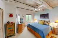 Kamar Tidur Casa Monzon - Perfect Location, Bright and Sunny Interior