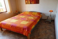Bedroom Sunflower Villa in Tutrakantsi