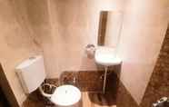 In-room Bathroom 7 Goroomgo Luxmi Paraygraj