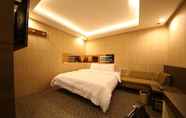 Kamar Tidur 4 Moon Bay Hotel