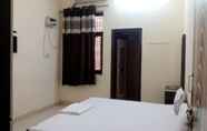 Bedroom 4 Goroomgo Laddu Gopal Guest HouseMathura