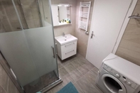 In-room Bathroom Charming 1-bed Apartment Located in Athina