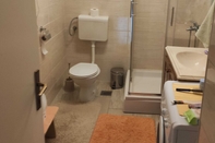 In-room Bathroom Apartment Eva